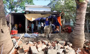 Tịnh Khê (Quảng Ngãi) bắt tay dựng lại nhà cửa cho dân sau bão