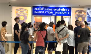 Thái Lan ấn định hạn chót cho người có thị thực ngắn hạn rời khỏi đất nước