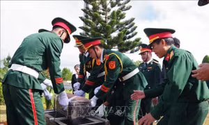 Truy điệu, an táng hài cốt liệt sỹ hy sinh trong kháng chiến chống Mỹ