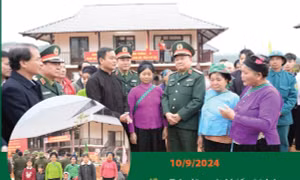Ngày 15/12, người dân Làng Nủ nhận nhà mới