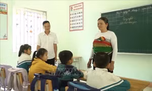 Học và làm theo Bác: Người bí thư chi bộ 'ba sáng' ở bản vùng cao