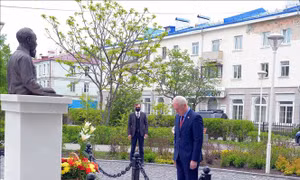  Cộng đồng người Việt tại quê hương Lenin dâng hoa kỉ niệm