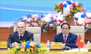 Thủ tướng Phạm Minh Chính và Thủ tướng Liên bang Nga Mikhail Mishustin đối thoại với doanh nghiệp