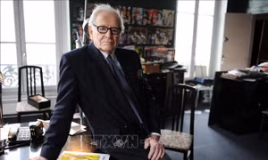 Tang lễ của nhà tạo mẫu huyền thoại Pierre Cardin diễn ra bình lặng tại Paris