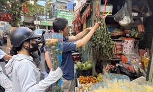 Thị trường lễ Vu Lan: Cỗ chay, dịch vụ trực tuyến hút khách