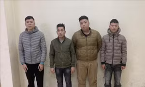 Tạm giữ 4 đối tượng đốt pháo trái phép