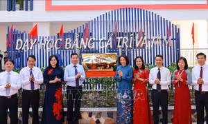Gắn biển các công trình trường học chào mừng 70 năm Giải phóng Thủ đô