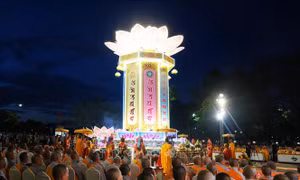 Huế: Lễ hội hoa đăng cầu nguyện quốc thái dân an