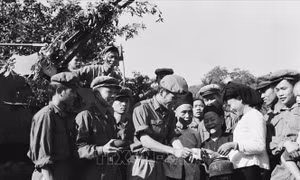 Truyền thông Lào ca ngợi công ơn của quân tình nguyện và chuyên gia Việt Nam