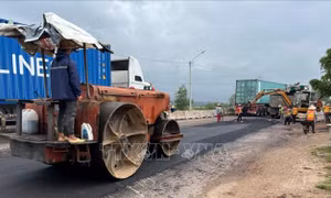 Bình Định: Khắc phục hư hỏng mặt đường và ngập úng các tuyến Quốc lộ