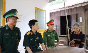 Nữ già làng Ksor Blăm - Cây đại thụ của buôn làng 