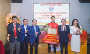 Hải Phòng thưởng 550 triệu đồng cho thủ môn Nguyễn Đình Triệu