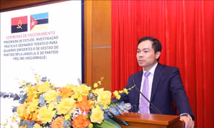 Bế mạc Chương trình trao đổi chuyên đề đối với cán bộ lãnh đạo, quản lý của Angola và Mozambique