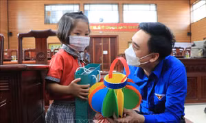 Ấm áp Tết Trung thu cho trẻ em có hoàn cảnh khó khăn
