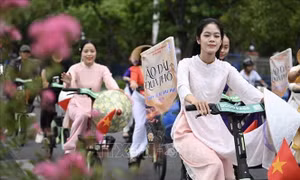 'Áo dài qua phố' lan tỏa thông điệp bảo vệ môi trường