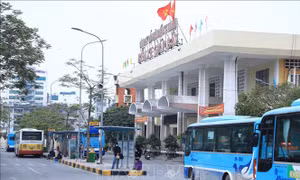 Bến xe vắng khách những ngày cuối năm 2021