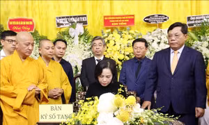 Lãnh đạo Đảng, Nhà nước, Ủy ban Trung ương MTTQ Việt Nam viếng Hòa thượng Phó Pháp chủ Thích Trí Tịnh