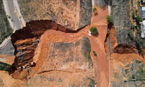 Huy động lực lượng, phương tiện khắc phục sự cố cát tràn do mưa lớn tại Phan Thiết