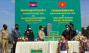 Tây Ninh hỗ trợ lực lượng bảo vệ biên giới Campuchia phòng, chống dịch COVID-19
