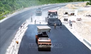 Tăng tốc mở rộng cao tốc Cam Lộ - La Sơn lên 4 làn xe