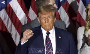 Ông Donald Trump hầu tòa sau chiến thắng trong cuộc bầu cử sơ bộ tại New Hampshire