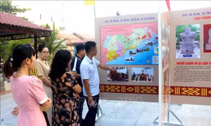 Triển lãm ảnh 'Xuân thanh bình trên quê hương Bình Thuận' tại khu Di tích Dục Thanh