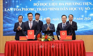 Chuyển giao Bộ học liệu đa phương tiện 'Bình dân học vụ số - Quốc hội số'