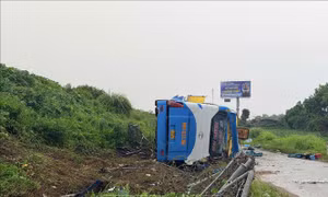 Tập trung nguồn lực cứu chữa nạn nhân vụ tai nạn giao thông tại xã Chương Dương