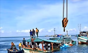 Đồn Biên phòng Hòn Chuối (Cà Mau) cứu hộ kịp thời tàu cá bị chìm trên biển