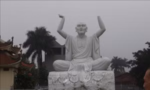 16 pho tượng La Hán ​bằng đá ngọc trắng nguyên khối bị đập phá 