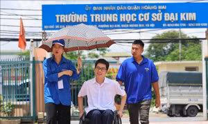 Vượt lên số phận, thí sinh bị liệt 2 chân quyết tâm vào đại học