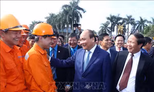 Thủ tướng Nguyễn Xuân Phúc vui 'Tết sum vầy' với công nhân Hải Phòng