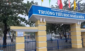 Quảng Ngãi: Nhiều vùng vẫn ngập trong nước lũ, một số tuyến đường bị chia cắt