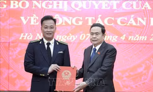 Chủ tịch Quốc hội trao Nghị quyết của Quốc hội cho Tổng Kiểm toán Nhà nước