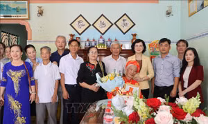 Quan tâm chăm sóc, phụng dưỡng người cao tuổi