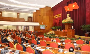 Công tác tư tưởng, bồi dưỡng, đào tạo cán bộ cần được đặc biệt chú trọng