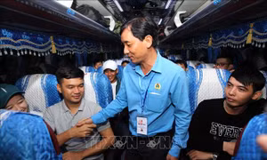 Những chuyến xe nghĩa tình đưa hàng nghìn công nhân về quê đón Tết