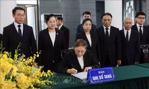 Lãnh đạo, đại diện Đại sứ quán các nước ghi sổ tang tưởng nhớ nguyên Chủ tịch nước Trần Đức Lương