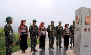 Bộ đội Biên phòng '4 cùng' với nhân dân - Bài 1: Giúp đồng bào đẩy lùi tà đạo