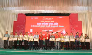 Khen thưởng kịp thời, nhân lên những nghĩa cử cao đẹp