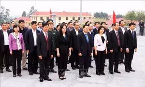 Dâng hương tưởng niệm 111 năm Ngày sinh đồng chí Ngô Gia Tự