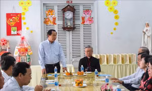 Cần Thơ: Thăm, chúc mừng người có đạo, các cơ sở tôn giáo nhân dịp Lễ Phục sinh 2022