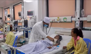 Bệnh sốt xuất huyết diễn biến phức tạp tại nhiều địa phương