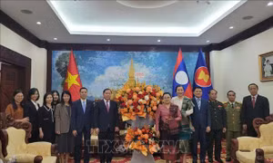 Chúc mừng 50 năm Quốc khánh nước Cộng hòa Dân chủ Nhân dân Lào