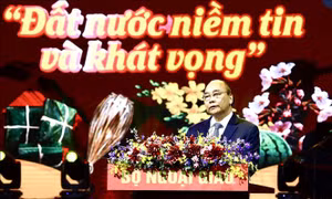 Chủ tịch nước Nguyễn Xuân Phúc dự chương trình nghệ thuật 'Xuân Quê hương 2023'
