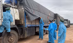 Giảm ùn tắc và chống buôn lậu ở Cửa khẩu quốc tế Lao Bảo