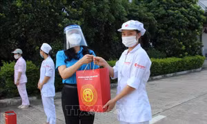 Công đoàn Thủ đô nỗ lực chăm lo người lao động gặp khó khăn