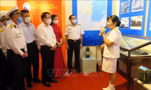 Triển lãm về biển, đảo và đường Hồ Chí Minh trên biển