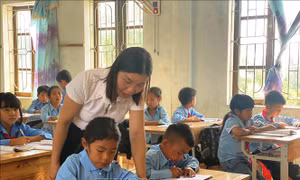 Người mẹ thứ hai của học sinh dân tộc Chứt