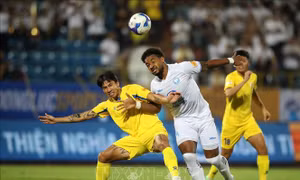 V.League 1-2024/2025: Các đội bóng yếu có sự thể hiện đầy bất ngờ